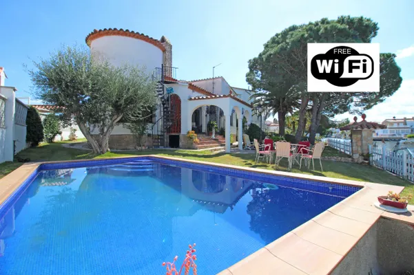   0051-TORDERA House at the canal with pool, garden and mooring Piscine privée - Plage < 3 km - Alimentation < 1 km - Télévision - Espagne, Empuriabrava
