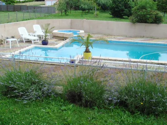   Villa pour 6 pers. avec piscine, jacuzzi et jardin à Auterive Piscine privée - Bain à remous - Télévision - Terrasse - place de Midi-Pyrénées, Auterive (31190)