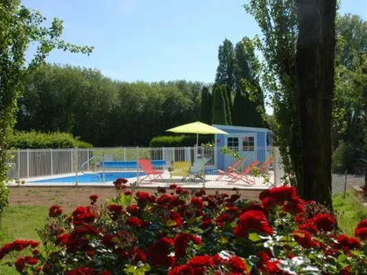   Camping Les Tournesols - COCO SWEET sans sanitaires - SANS SANITAIRE Terrasse - place de parking en extérieur - Salon jardin . . Pays de la Loire, Le Grez (72140)