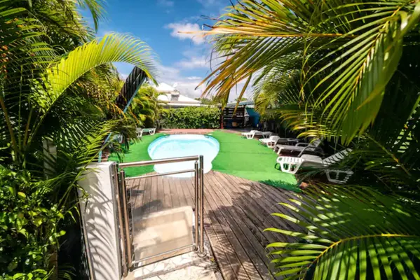   Maison avec piscine partagée Piscine collective - Télévision - Terrasse - place de parking en extérieur - Lave linge . . . DOM-TOM, Sainte-Anne (97180)