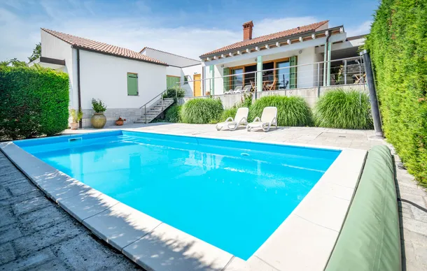   Location prestige avec piscine privée Piscine privée - Plage < 2 km - Alimentation < 2 km - Télévision - Terrasse . . . Slovenie, Portoroz