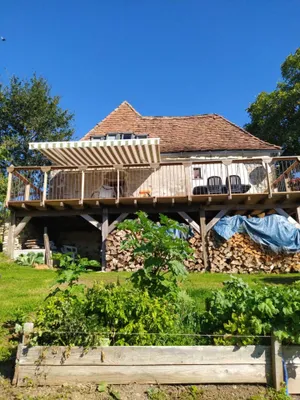   Villa spacieuse pour 6 pers. avec piscine et terrasse à Bannes Piscine privée - Télévision - Terrasse - Vue montagne - place de Midi-Pyrénées, Bannes (46400)