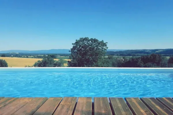   Joli appartement avec piscine Piscine privée - Télévision - Terrasse - Vue montagne - place de parking en extérieur . . . Midi-Pyrénées, Cuq (81570)