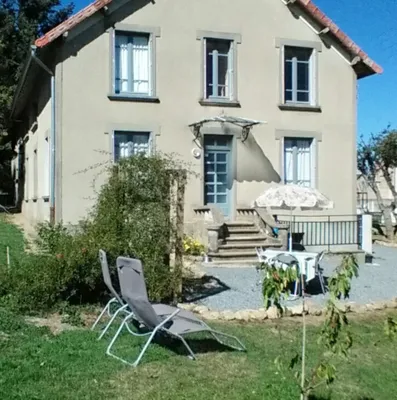   Joli appartement avec jardin & Wifi Télévision - place de parking en extérieur - Lave vaisselle - Lave linge - Sèche linge . . . Limousin, Crocq (23260)