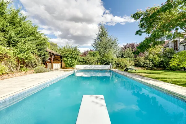   Spacieuse maison avec piscine Piscine privée - Terrasse - Lave vaisselle - Accès Internet - Jardin clos . . . Île-de-France, Saint-Germain-sur-École (77930)