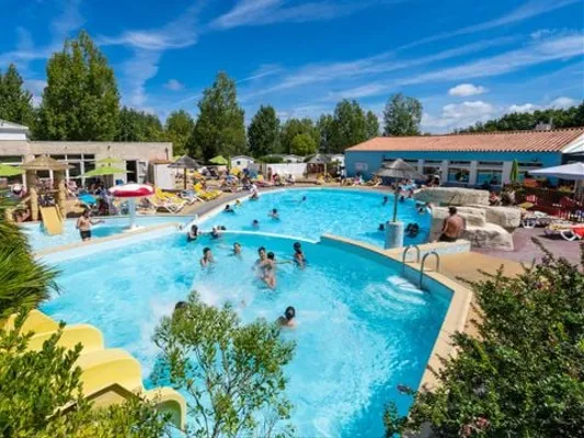   Camping Le Bois Soleil - Sahari Junior sans sanitaire - SANS SANITAIRE Piscine couverte - Plage < 3 km - Terrasse - Club enfants Pays de la Loire, Olonne-sur-Mer (85340)