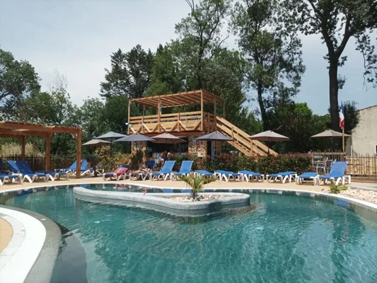   Flower Camping du Moulin des Iscles - Lodge sur pilotis Confort 34m² 2 chambres + terrasse couverte sur pilotis Piscine collecti Provence-Alpes-Côte d'Azur, Roquebrune-sur-Argens (83520)