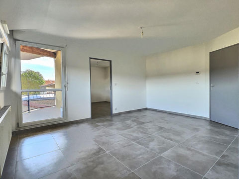   � LOUER   F3 r�nov� � Freyming-Merlebach Appartement - 3 pi�ce(s) - 66 m�