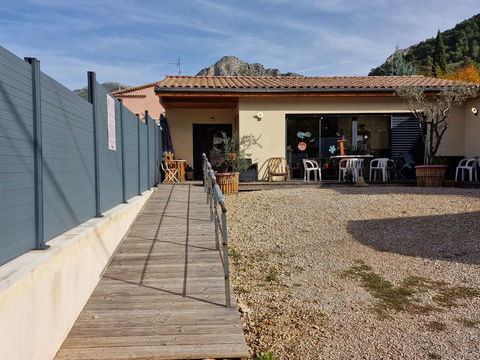 FONDS DE COMMERCE DE COIFFURE A VENDRE OU DROIT AU BAIL 57000 26170 Buis les baronnies