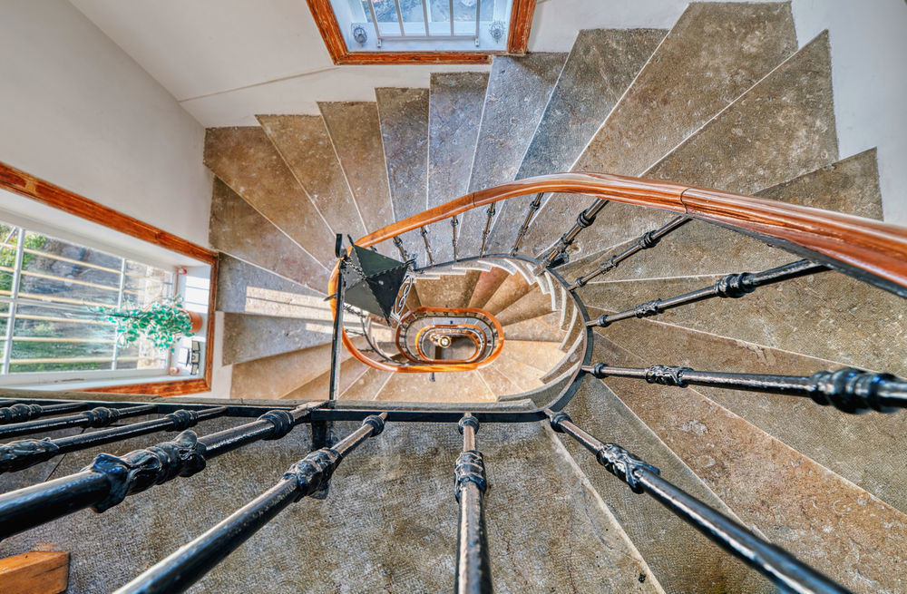 � vendre  Propri�t�/ch�teau Cr�mieu (38460)