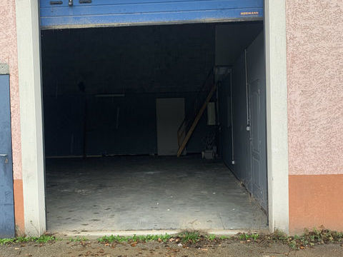 Entrepôt 123 m2 avec partie bureau 1284 38460 St romain de jalionas
