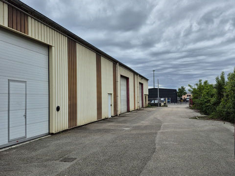 Local commercial 203 m2 zone artisanale 289050 38460 St romain de jalionas