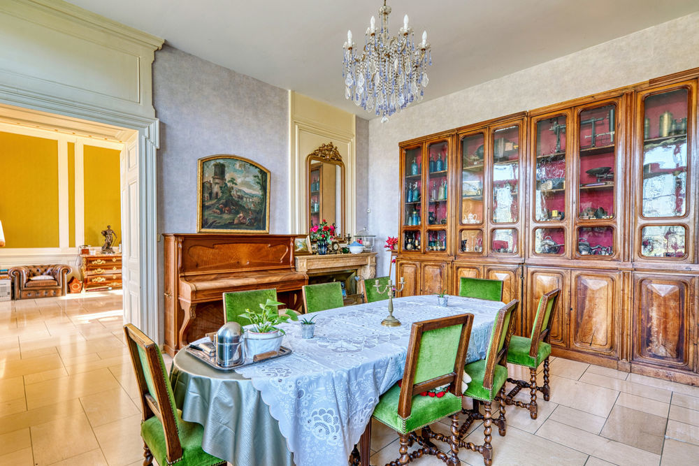 � vendre  Propri�t�/ch�teau Cr�mieu (38460)