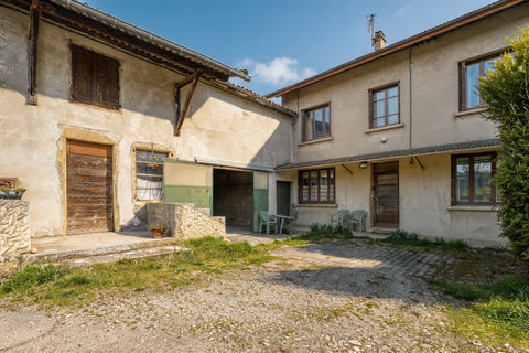  Les Eparres - Maison T4 de 98.85 m2 avec grange et d�pendances Maison - 4 pi�ce(s) - 99 m�