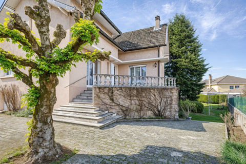   Maison familiale de caract�re   160 m2   Sous-sol complet   Terrain 895 m2 Maison - 6 pi�ce(s) - 160 m�