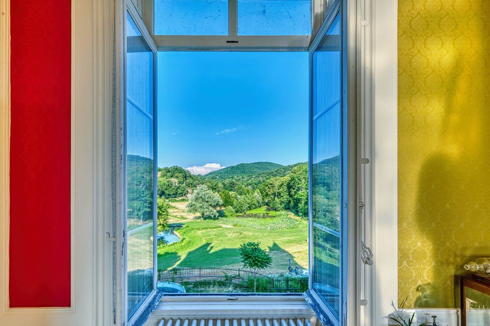 � vendre  Propri�t�/ch�teau Cr�mieu (38460)