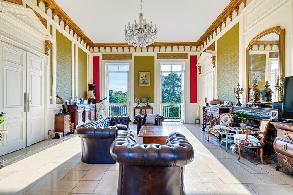 � vendre  Propri�t�/ch�teau Cr�mieu (38460)