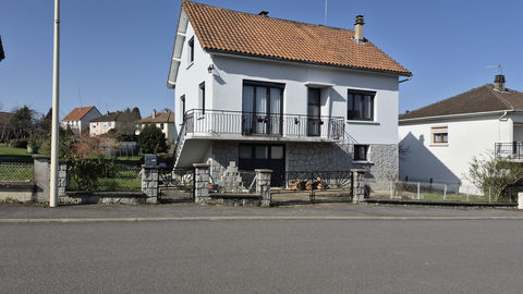   Maison r�nov�e de 120 m2   Centre-bourg de Magnac-Bourg   Terrain 600 m2 Maison - 4 pi�ce(s) - 120 m�