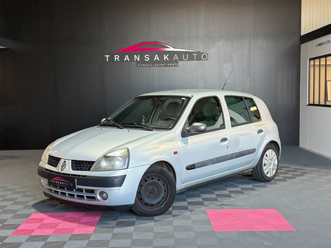Renault Clio II Clio 1.6i 16V Privil&egrave;ge 2002 occasion Venansault 85190