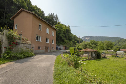   Maison 6 pi�ces de 142 m2 Maison - 6 pi�ce(s) - 142 m�