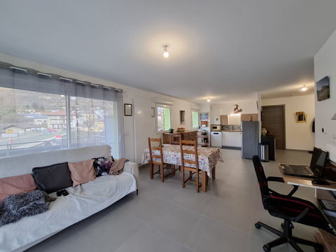   Appartement 3 pi�ces 79m2 au centre d'Aigueblanche Appartement - 3 pi�ce(s) - 79 m�