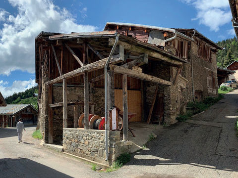   Grande grange ind�pendante +300 m2   Vue d�gag�e Maison - 3 pi�ce(s) - 300 m�