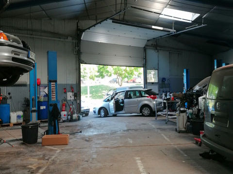 Fond de commerce Garage automobile de 700 m2 situé en coeur de zone 'activités à Ludres 110000 54710 Ludres