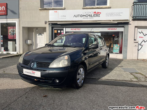 Renault Clio II Phase 2 1.5 dCi 80 cv Confort - 5 portes 2004 occasion Saint-Barth&eacute;lemy-d'Anjou 49124