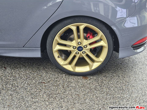 Ford Focus ST 2.0 T 250 cv ( SIEGES CUIR RECARO - CAMERA - XENONS- HIFI 2015 occasion Audincourt 25400