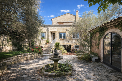   � VENDRE - LA GARDE ADH�MAR - MAISON ATYPIQUE DES ANN�ES 70 - SUPERFICIE 220 M2 - PATIO - D�PENDANCE 60 M2 Maison - 6 pi�ce(s) - 220 m�