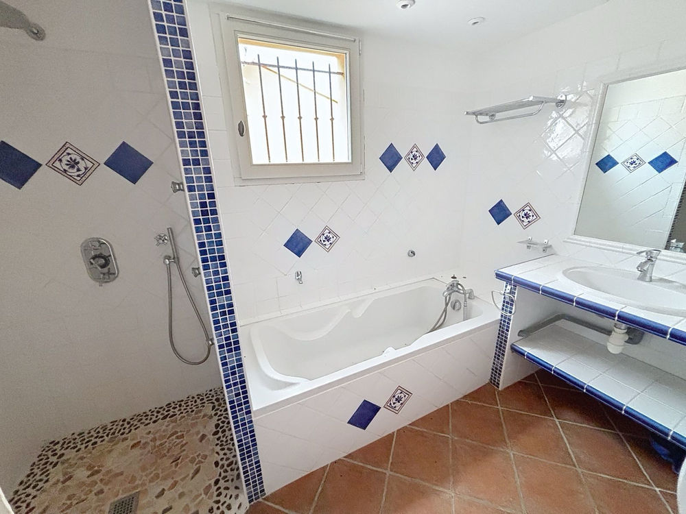 � vendre  Maison Saint-Rem�ze (07700)