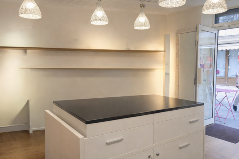 Suresnes centre-ville   Emplacement premium - Local commercial &agrave; fort potentiel 57000 92150 Suresnes