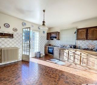  Propri�t�/ch�teau � vendre 7 pi�ces 220 m�