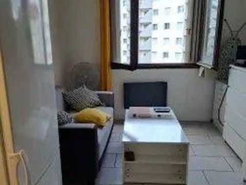   Beau studio meubl� 19m� au calme Appartement - 1 pi�ce(s) - 19 m�