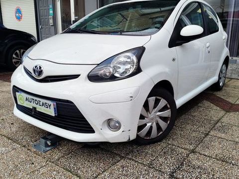 Toyota Aygo 5 Portes 1.0 VVTi 12V 68 cv / Dynamic / Clim et Bluetooth 2013 occasion Noisy-le-Grand 93160