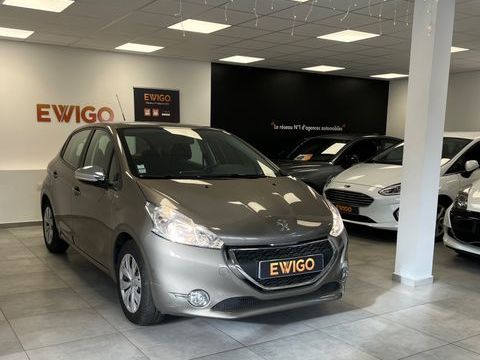 Peugeot 208 GENERATION-I 1.2 puretech 80 URBAN SOUL 1 ERE MAIN COURROI 2014 occasion Vulaines-sur-Seine 77870