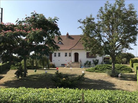   Maison de bourg de 8 pices principales Maison - 8 pice(s) - 160 m