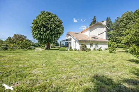   Maison en pierre de 10 pices principales Maison - 10 pice(s) - 209 m