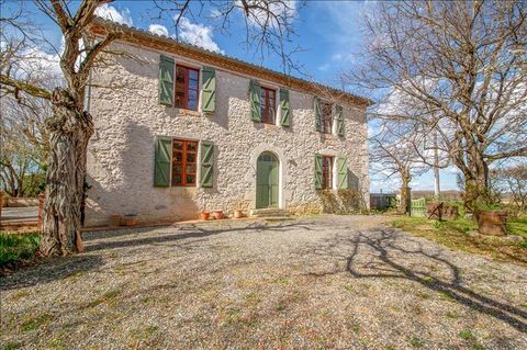   Maison en pierre de 6 pices principales Maison - 6 pice(s) - 280 m