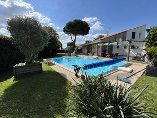  Maison  vendre 8 pices 160 m
