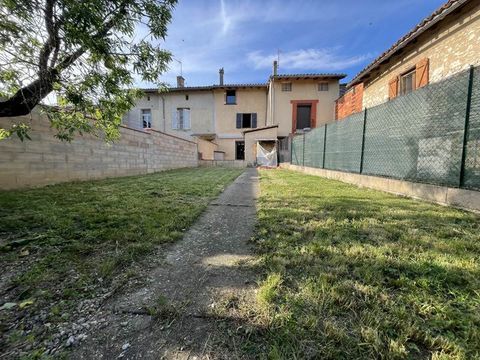   Maison de bourg de 3 pices principales Maison - 3 pice(s) - 90 m