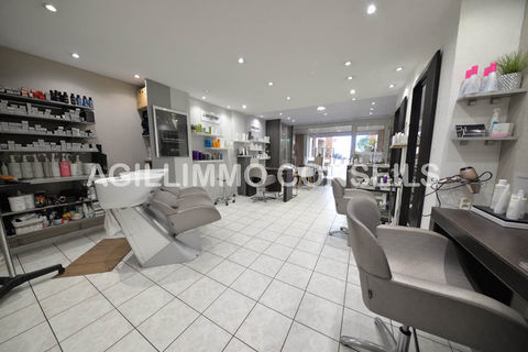 Murs commerciaux avec belle visibilit&eacute; 239000 83600 Frejus