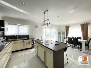  Immeuble � vendre 745 m�