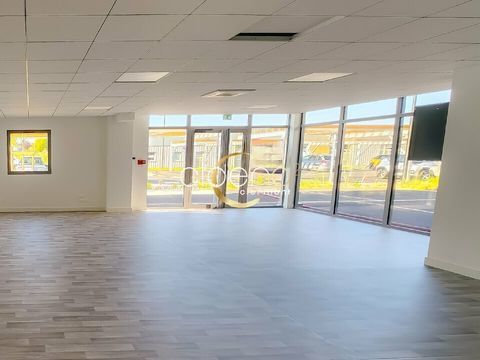 BUREAUX AVEC VITRINE &agrave; LOUER 1700 63430 Pont du chateau