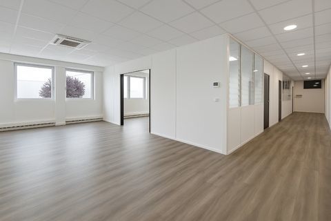 Bureaux &agrave; LOUER 1656 33370 Artigues pres bordeaux