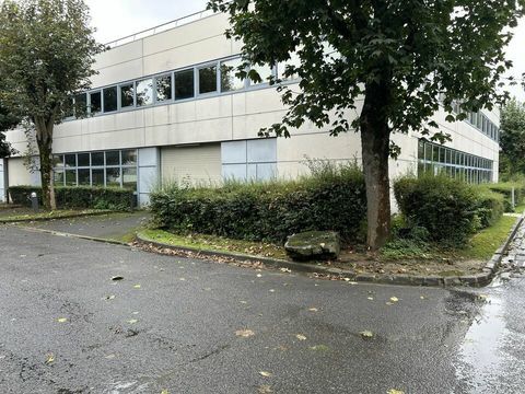 212 m2 ACTIVITE &agrave; LOUER 2120 95700 Roissy en france