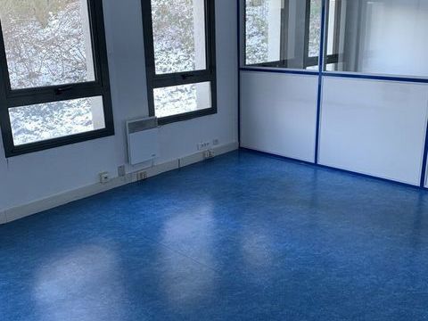 BUREAUX &agrave; LOUER 666 78670 Villennes sur seine