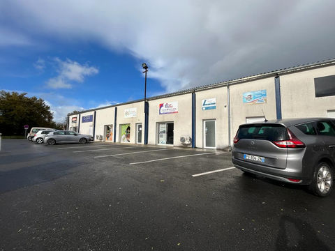 Bureaux &agrave; LOUER 666 33370 Tresses
