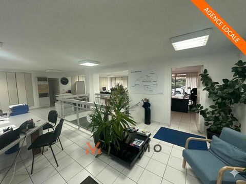 150 m2 LOCAL COMMERCIAL &agrave; VENDRE 400000 78170 La celle saint cloud