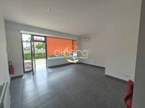 BUREAUX AVEC VITRINE &agrave; LOUER 1200 03200 Vichy